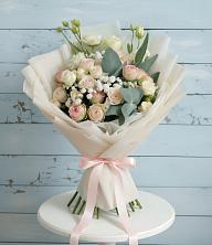 Букет цветов из:  Розы и Лизиантусы в Урени