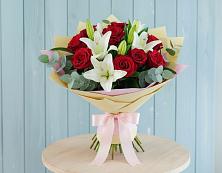 Букет цветов из:  Лилии и Розы в Урени