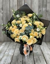 Букет цветов из:  Розы и Лизиантусы в Урени