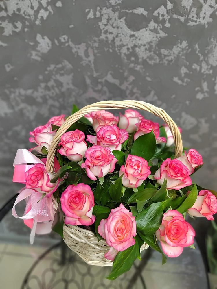 Цветочная композиция из Розы в корзине в Урени