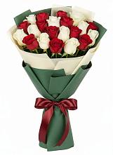 Букет Микс из красных и белых роз в Урени