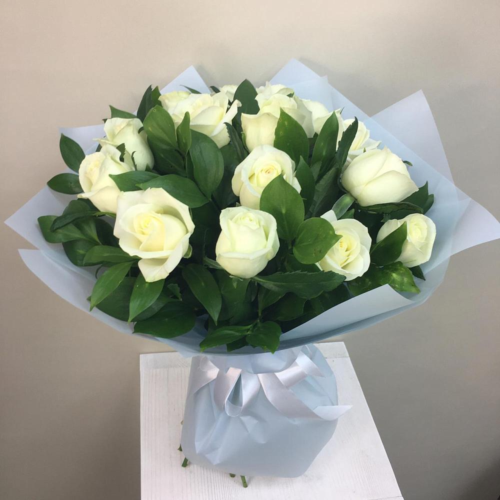 Букет 15 Белых роз Проуд в Урени