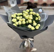 Букет Белые кустовые розы Солинеро в Урени