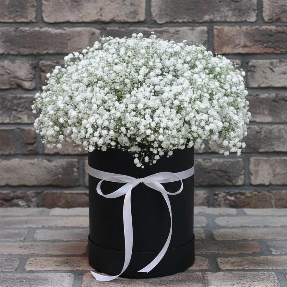 Цветочная композиция из Гипсофила в шляпной коробке в Урени