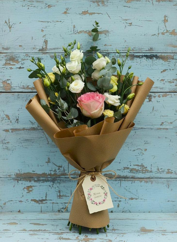 Букет цветов из: Розы и Лизиантусы в Урени