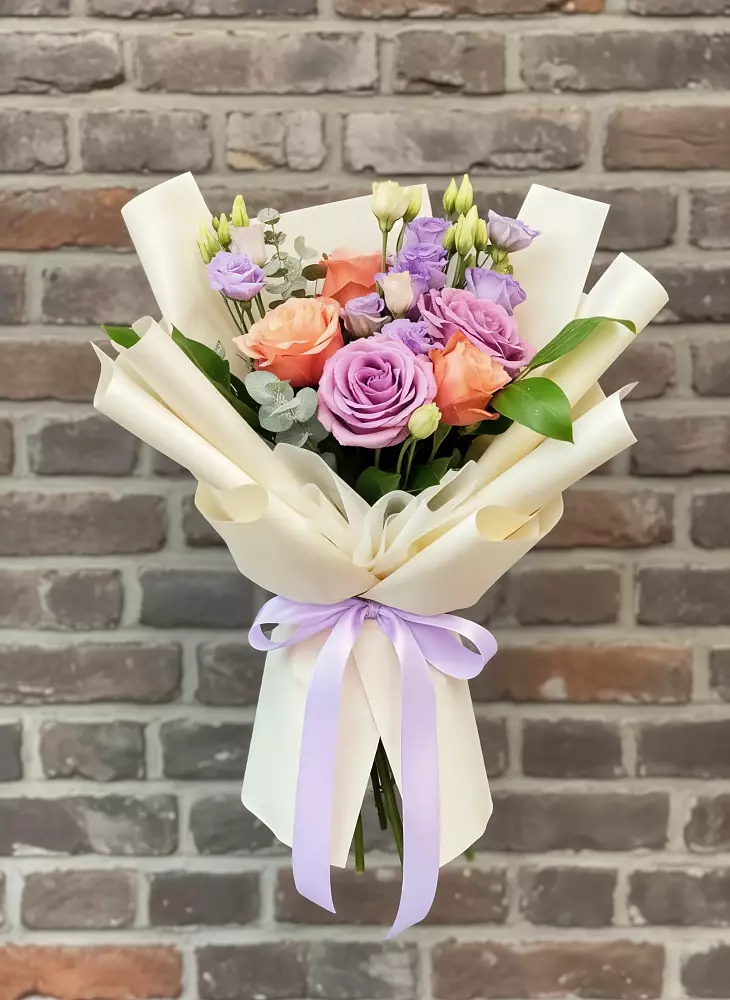 Букет цветов из: Лизиантусы и Розы в Урени