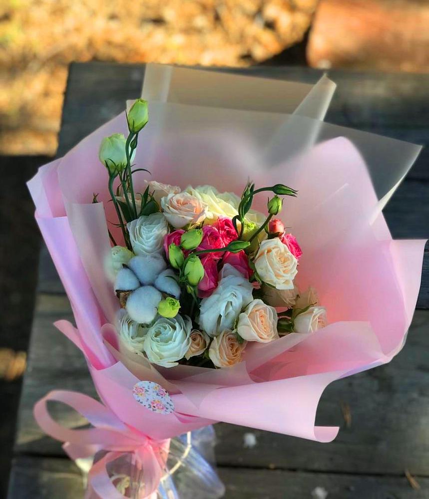 Букет цветов из: Розы и Лизиантусы в Урени