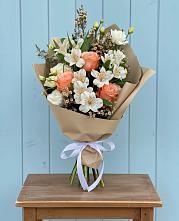 Букет цветов из:  Альстромерии, Лизиантусы, Розы и Хризантемы в Урени