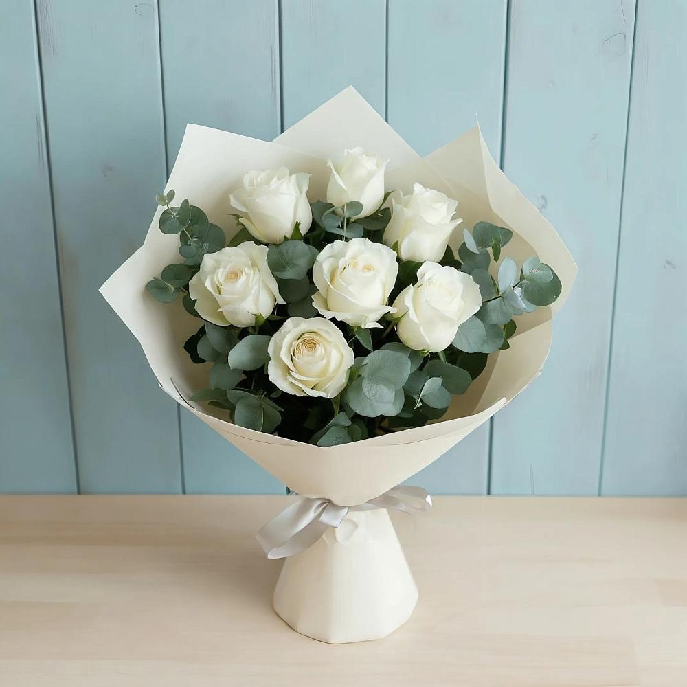 Букет Белые розы в Эвкалипте в Урени