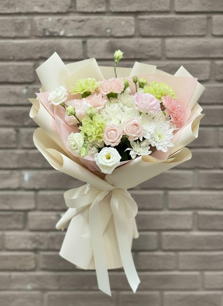 Букет цветов из: Гвоздики, Розы, Лизиантусы и Хризантемы в Урени