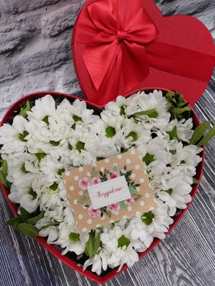 Цветочная композиция из Хризантемы в виде сердца в Урени