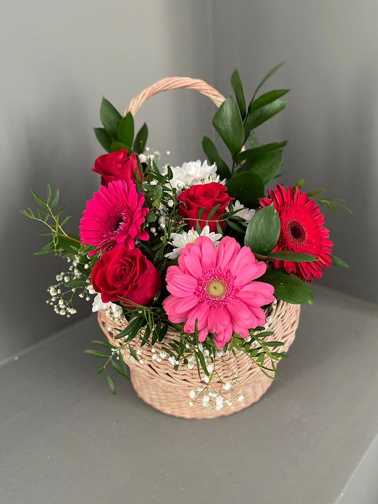 Цветочная композиция из Розы, Хризантемы и Герберы в корзине в Урени