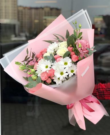 Букет цветов из: Розы, Лизиантусы и Хризантемы в Урени