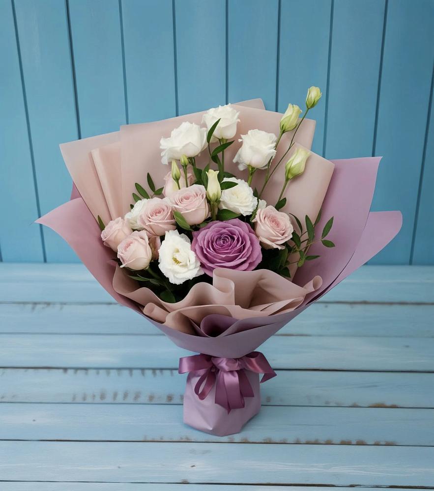 Букет цветов из: Розы и Лизиантусы в Урени